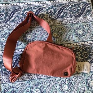 Lululemon Everywhere belt bag (New with tags)